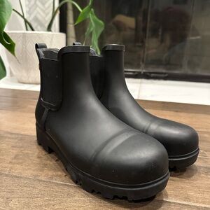 Cheddar Chelsea Black Bog rain boots